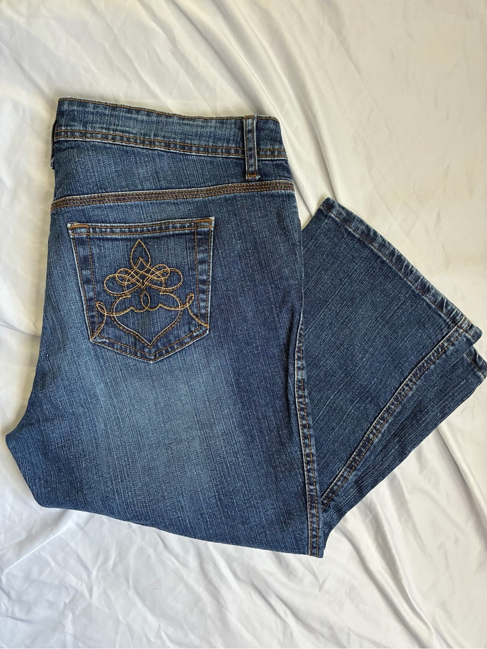 Y2K Lei Sophia Hiphugger curve friendly Embroidered Pocket Capris Jeans